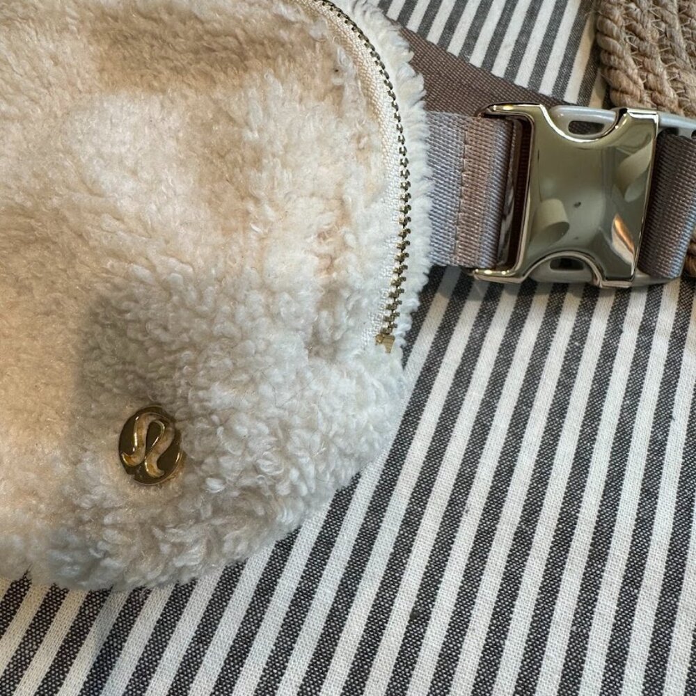 Lululemon Everywhere Belt Bag 1L Fleece